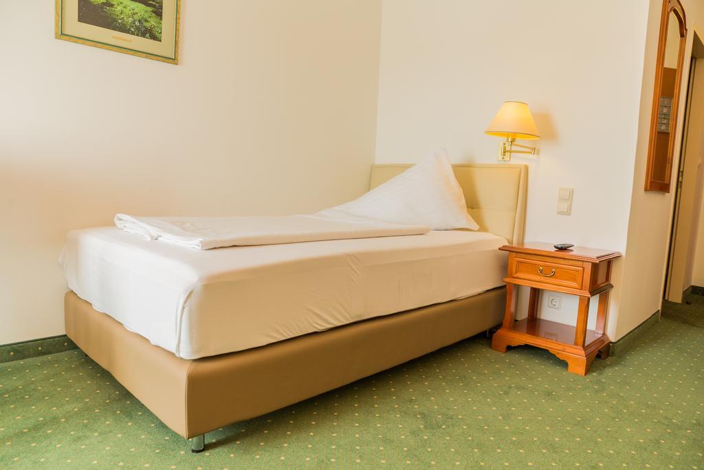 Familie Hopfeld - Hotel Dreikoenigshof Штокерау Екстер'єр фото